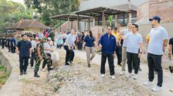 Wakil Ketua III DPRD Badung dampingi Bupati Badung Bersama Wakil Bupati Badung Pimpin Aksi Bersih di Area Puspem Badung